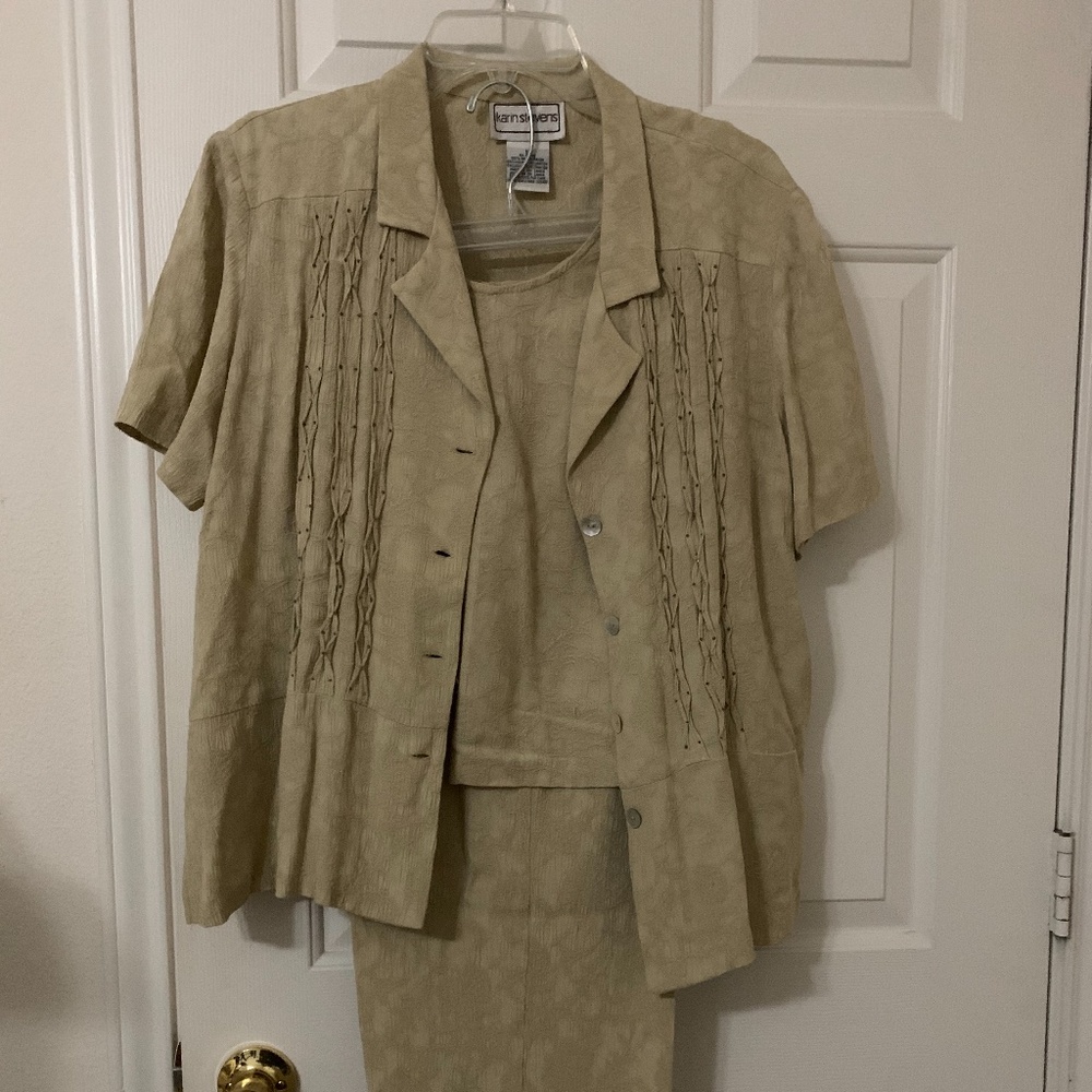 Women’s 3 piece pantsuit